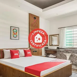 Oyo Estrela Dalva, Hotel